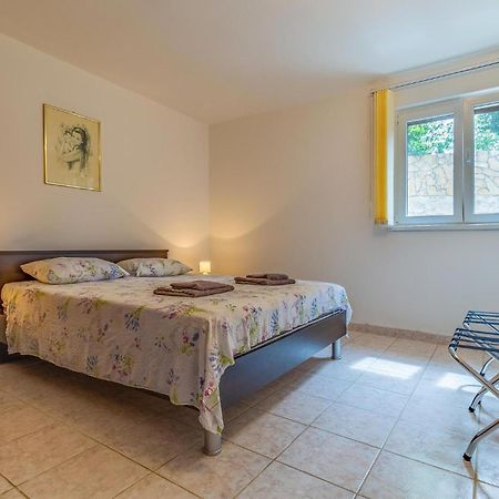 Cozy Apartment In Pula With Kitchen Екстериор снимка