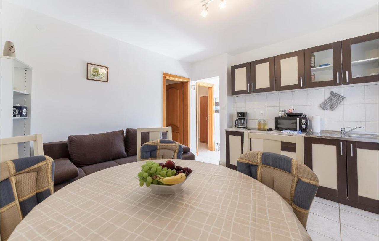 Cozy Apartment In Pula With Kitchen Екстериор снимка