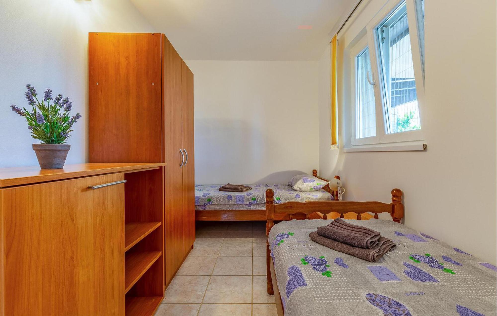 Cozy Apartment In Pula With Kitchen Екстериор снимка
