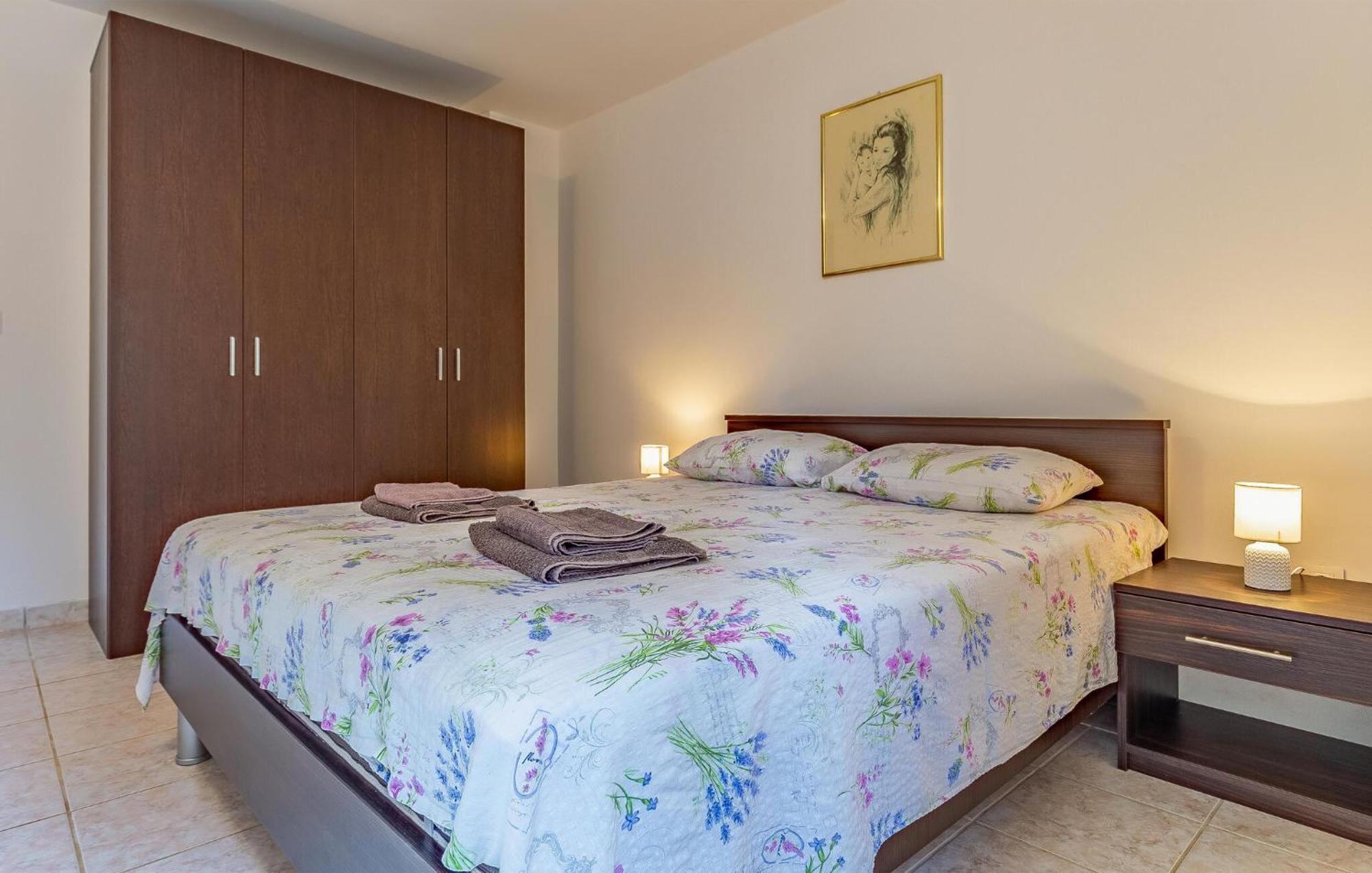 Cozy Apartment In Pula With Kitchen Екстериор снимка
